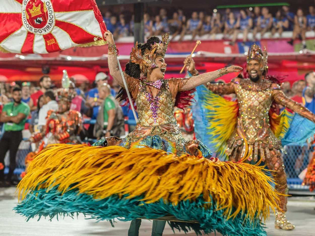 Lei transforma mestre-sala e porta-bandeira em patrimônio do Rio