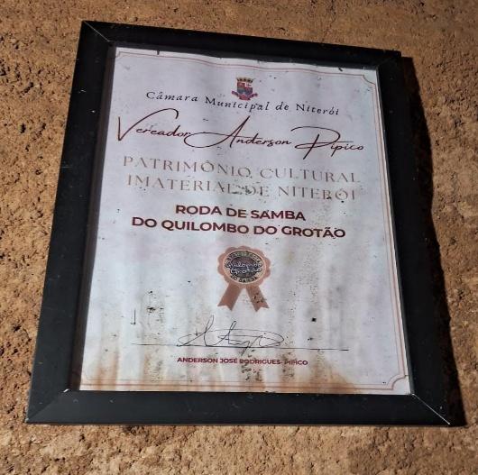 O Quilombo do Grotão, localizado no Parque Estadual da Serra da Tiririca, é aberto para todos os públicos, oferecendo uma rica visitação com atividades focadas na cultura preta. Rodas de samba, oficinas de percussão, capoeira e o famoso feijão na lenha compõem parte da programação, que se renova todo início de mês. No último sábado do mês, a entrada é franca.
